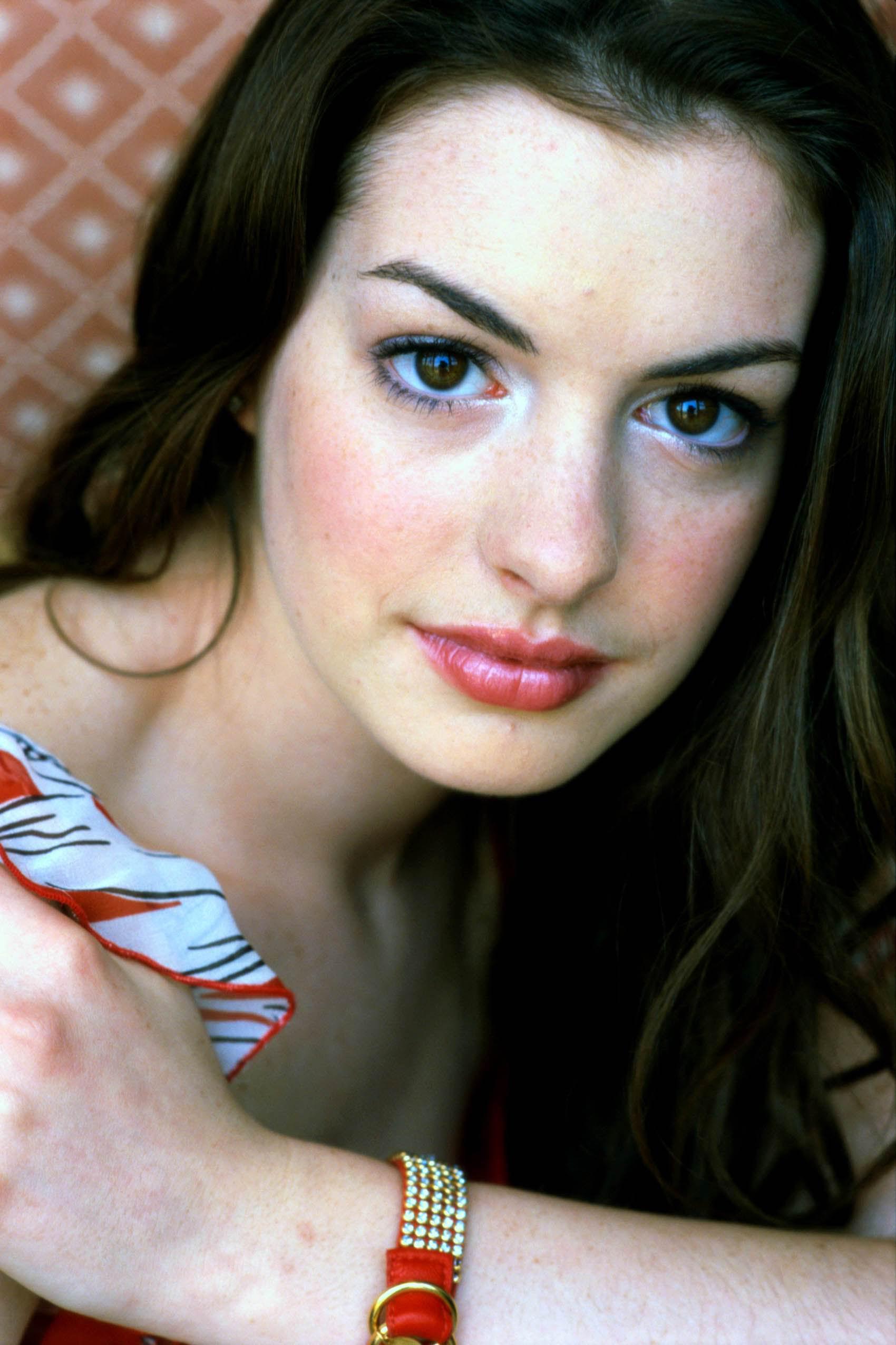 https://www.fotosdefamosas.tk/Fotos/Anne_Hathaway/Anne_Hathaway_034.jpg